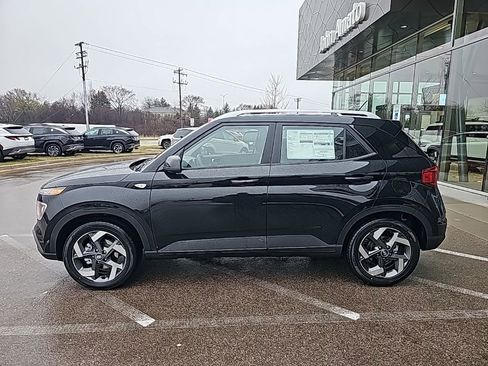 New 2026 Hyundai Venue SEL FWD image 2