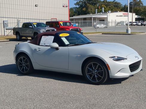 Used 2018 MAZDA MX-5 Miata Grand Touring image 11