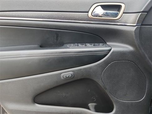 Used 2017 Jeep Grand Cherokee Limited image 21