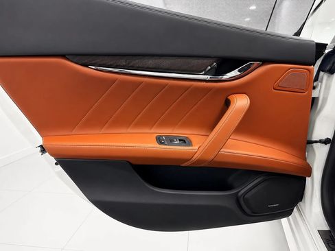 Used 2023 Maserati Quattroporte Modena RWD image 16