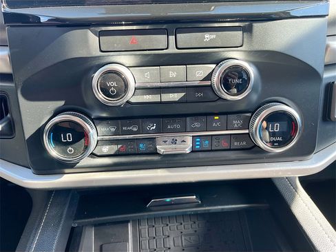 Used 2022 Ford Expedition Max XLT image 16