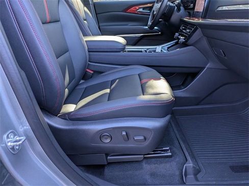 Certified 2024 Chevrolet Traverse RS image 41