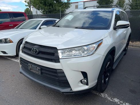 Used 2018 Toyota Highlander XLE AWD/4WD image 1