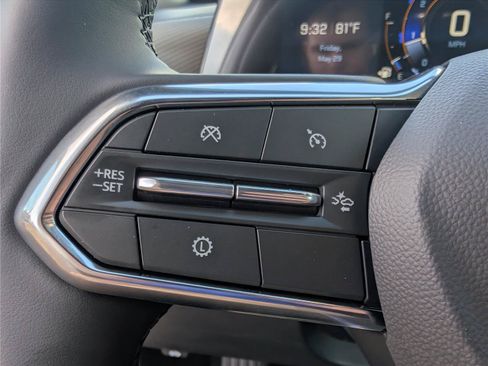 New 2026 Chevrolet Equinox LT w/ Convenience Package II FWD image 24