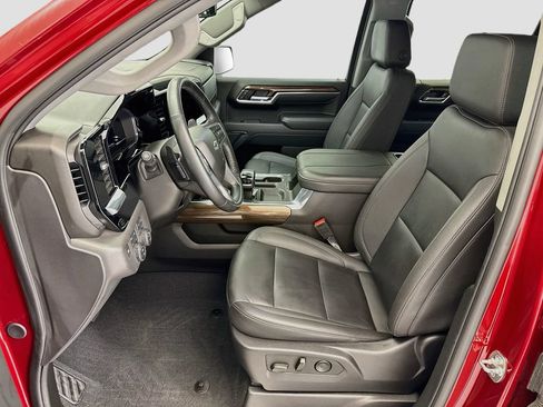 Used 2025 Chevrolet Silverado 1500 LT Trail Boss w/ Convenience Package II AWD/4WD image 18