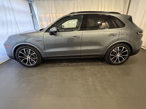 New 2026 Porsche Cayenne E-Hybrid image 3