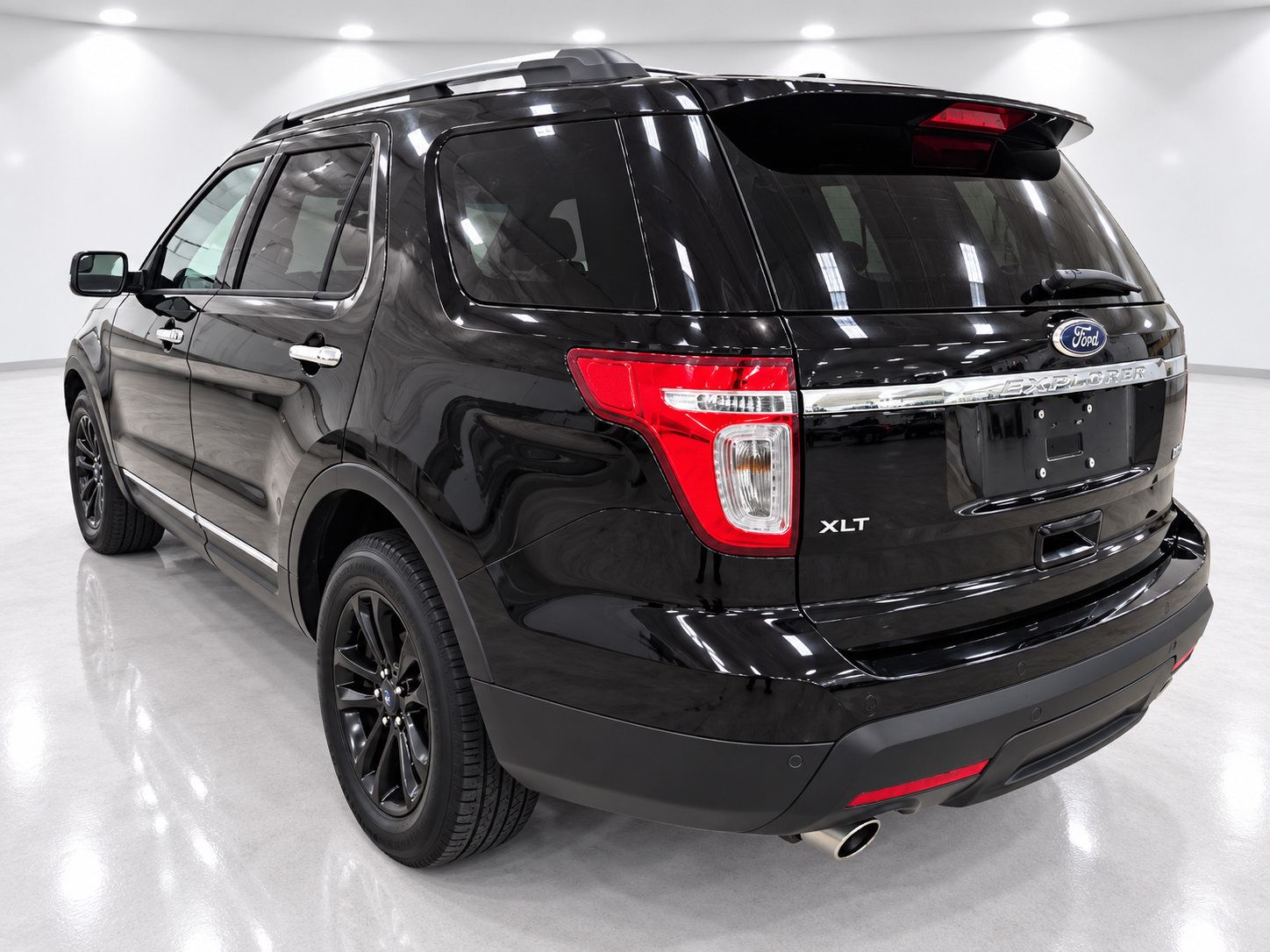 Used 2015 Ford Explorer XLT w/ Equipment Group 201A AWD/4WD image 6