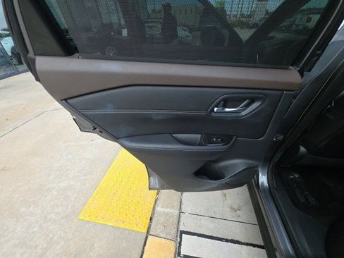 Used 2023 Nissan Rogue SV w/ SV Premium B Package image 23