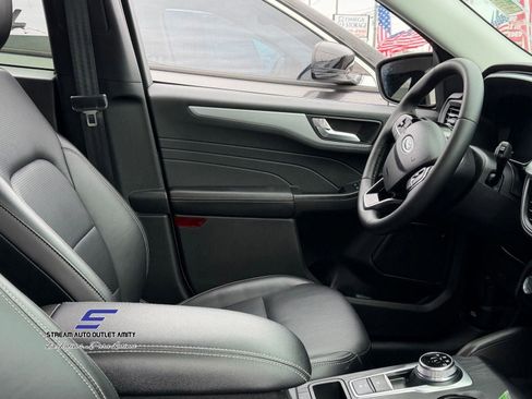 Used 2025 Ford Escape Platinum image 13