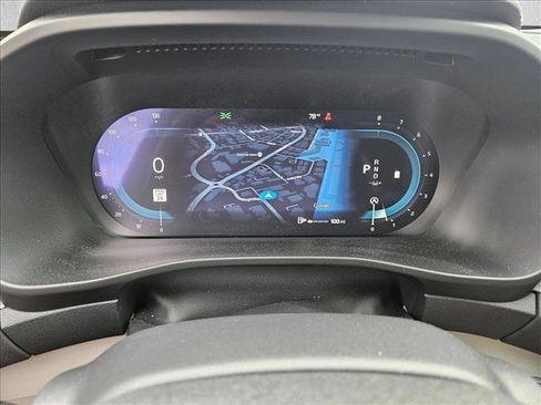 Used 2025 Volvo XC40 B5 Plus image 11