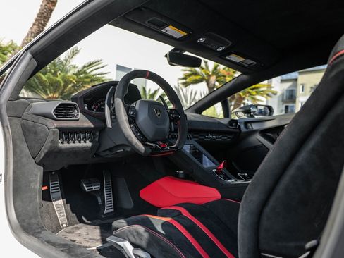 Used 2024 Lamborghini Huracan STO image 17