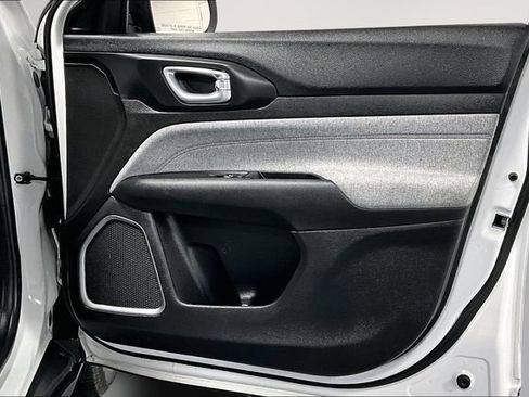 Used 2024 Jeep Compass Latitude image 26