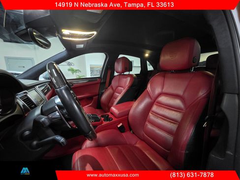 Used 2015 Porsche Macan Turbo image 39