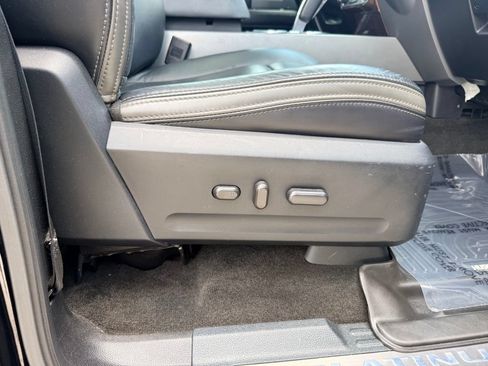 Used 2017 Ford Expedition Platinum AWD/4WD image 16