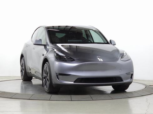 Used 2025 Tesla Model Y Long Range image 9