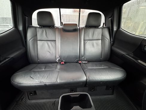 Used 2020 Toyota Tacoma TRD Off-Road image 8