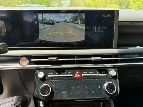 Used 2025 Hyundai Santa Cruz SEL FWD image 6