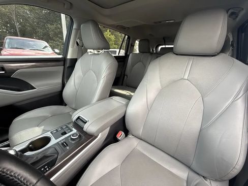 Used 2023 Toyota Highlander Limited AWD/4WD image 8