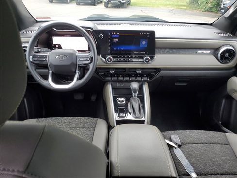 Used 2023 Chevrolet Colorado ZR2 w/ LPO, Tailgate Decal Package image 25