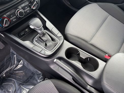Used 2025 Kia Soul LX w/ LX Technology Package FWD image 39