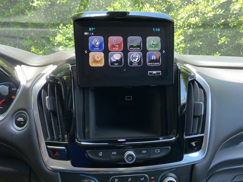Used 2019 Chevrolet Traverse LT w/ LPO, Floor Liner Package AWD/4WD image 27