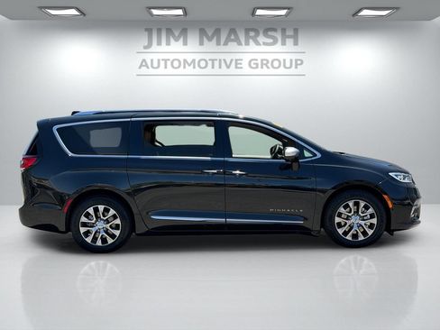 Used 2023 Chrysler Pacifica Pinnacle FWD image 7