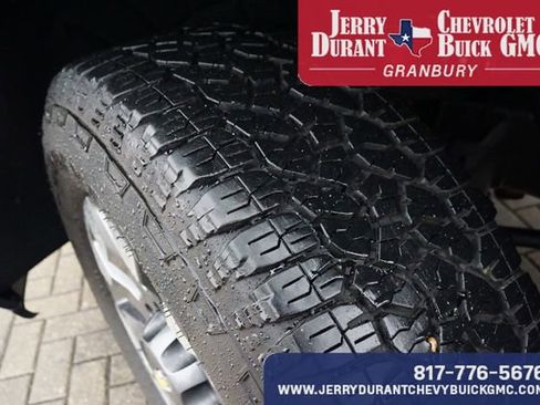 Used 2025 Chevrolet Silverado 2500 Custom w/ Custom Value Package image 8