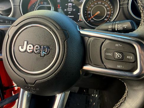Used 2018 Jeep Wrangler Unlimited Sahara image 33