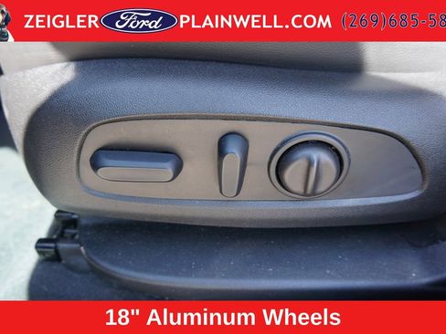 Used 2023 GMC Acadia SLT w/ LPO, Floor Liner Package AWD/4WD image 18