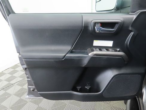 Used 2017 Toyota Tacoma TRD Off-Road w/ Premium & Technology Package image 24