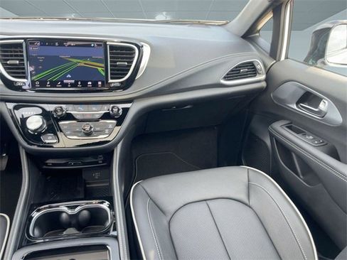 New 2026 Chrysler Pacifica Limited image 29