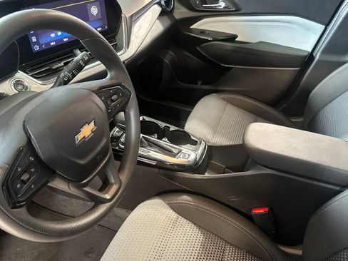 Used 2025 Chevrolet Trax LT FWD image 14