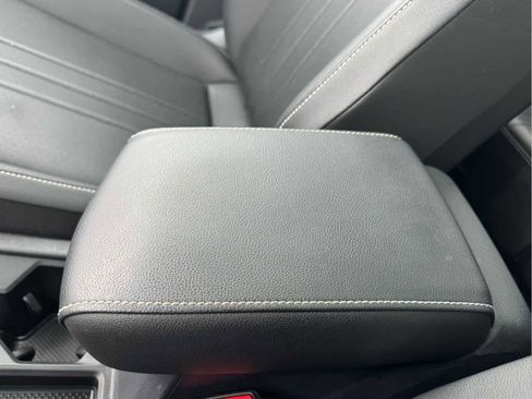 Certified 2024 Volkswagen Tiguan SE image 33