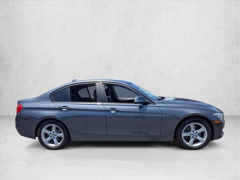Used 2014 BMW 320i Sedan RWD image 4