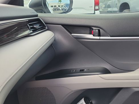 Used 2019 Toyota Camry LE FWD image 30