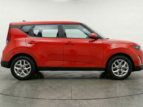 Used 2025 Kia Soul LX w/ LX Technology Package FWD image 11