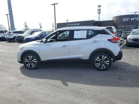 Used 2018 Nissan Kicks SV image 4