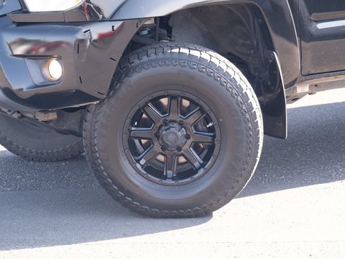 Used 2015 Toyota Tacoma 4x4 Double Cab w/ TRD Sport Package image 17