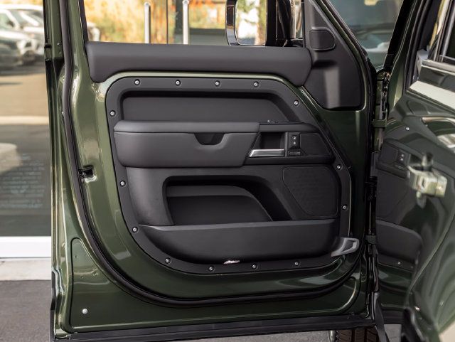 New 2026 Land Rover Defender 110 X-Dynamic SE AWD/4WD image 12