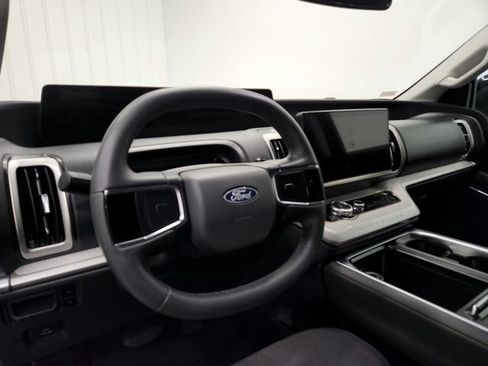 Used 2025 Ford Expedition Active RWD image 18