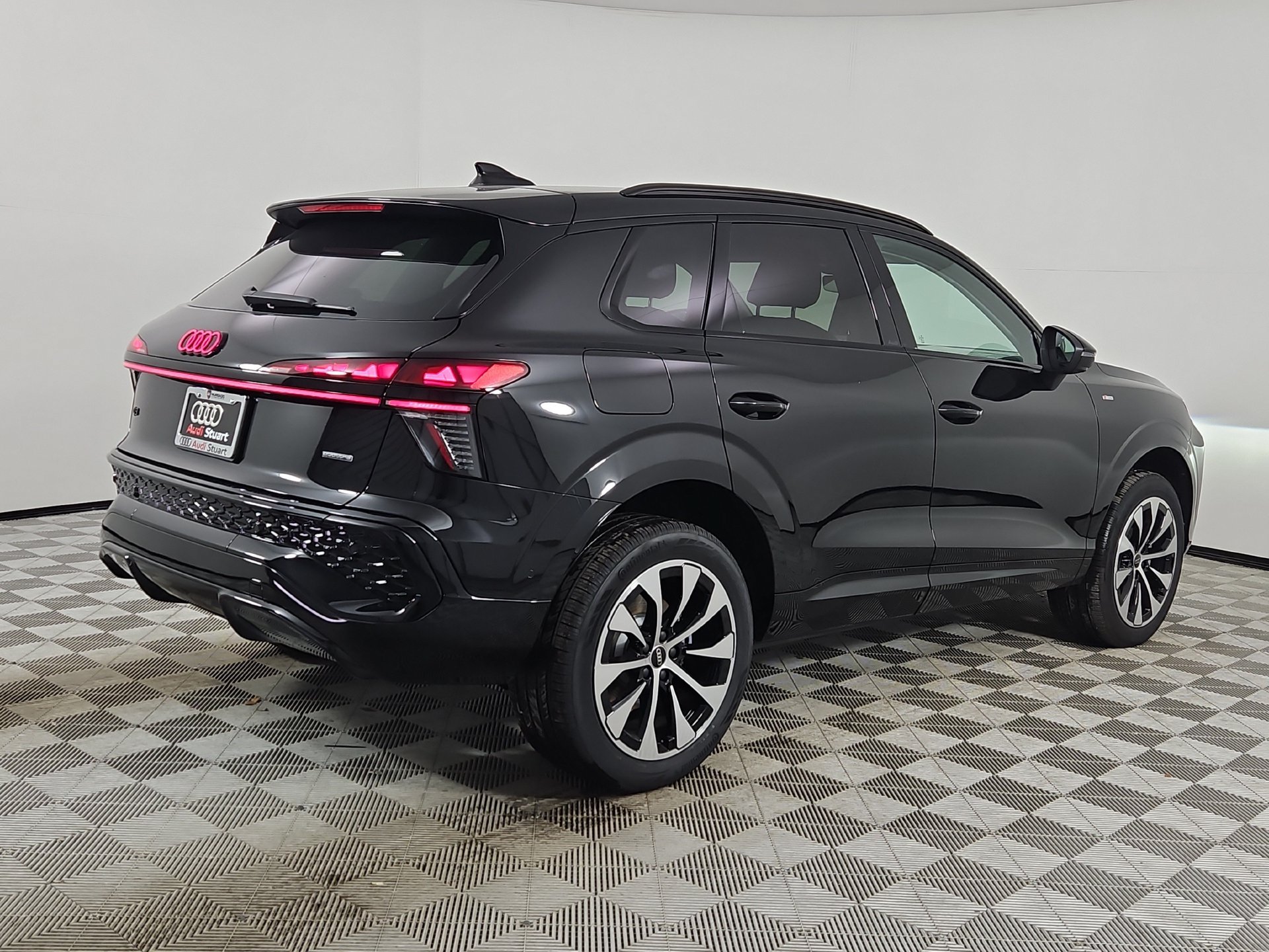 New 2026 Audi Q3 quattro 2.0T AWD/4WD image 7