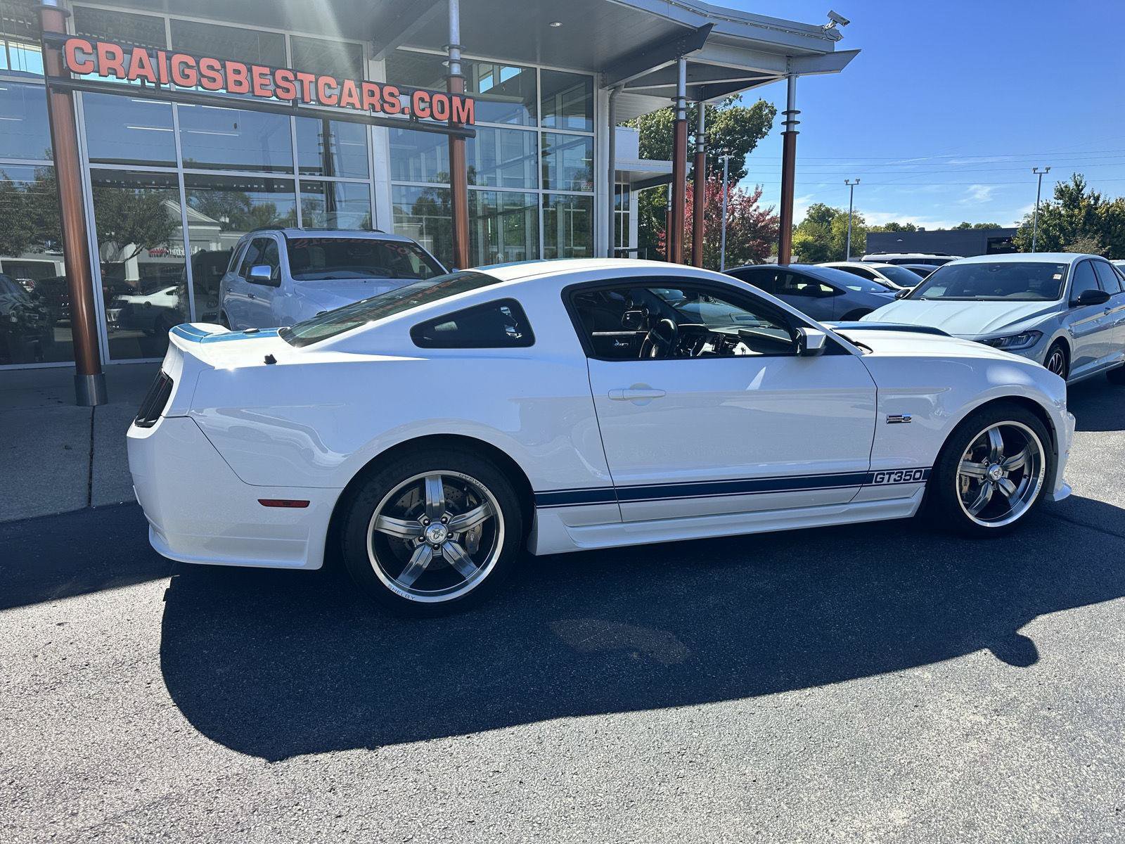 Used 2011 Ford Mustang GT Premium w/ Security Pkg RWD image 28
