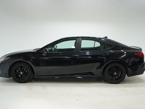 Used 2025 Toyota Camry SE image 4