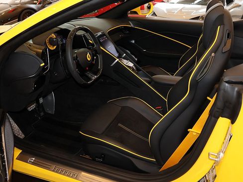 Certified 2025 Ferrari Roma Spider RWD image 4