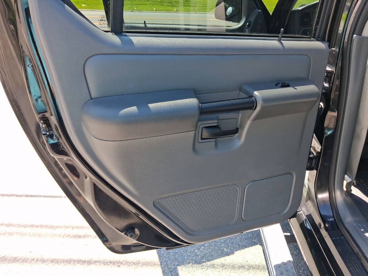 Used 2005 Ford Explorer Sport Trac 4x4 image 26