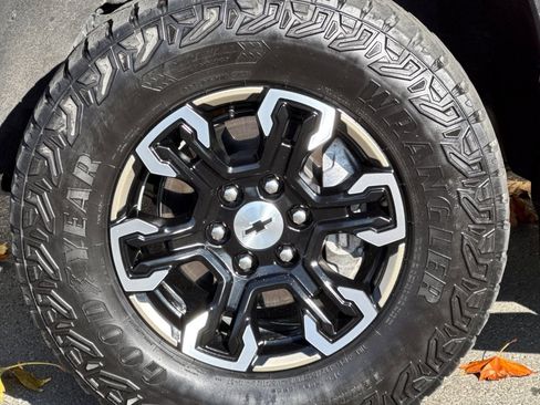 Used 2024 Chevrolet Silverado 1500 ZR2 w/ Technology Package image 44