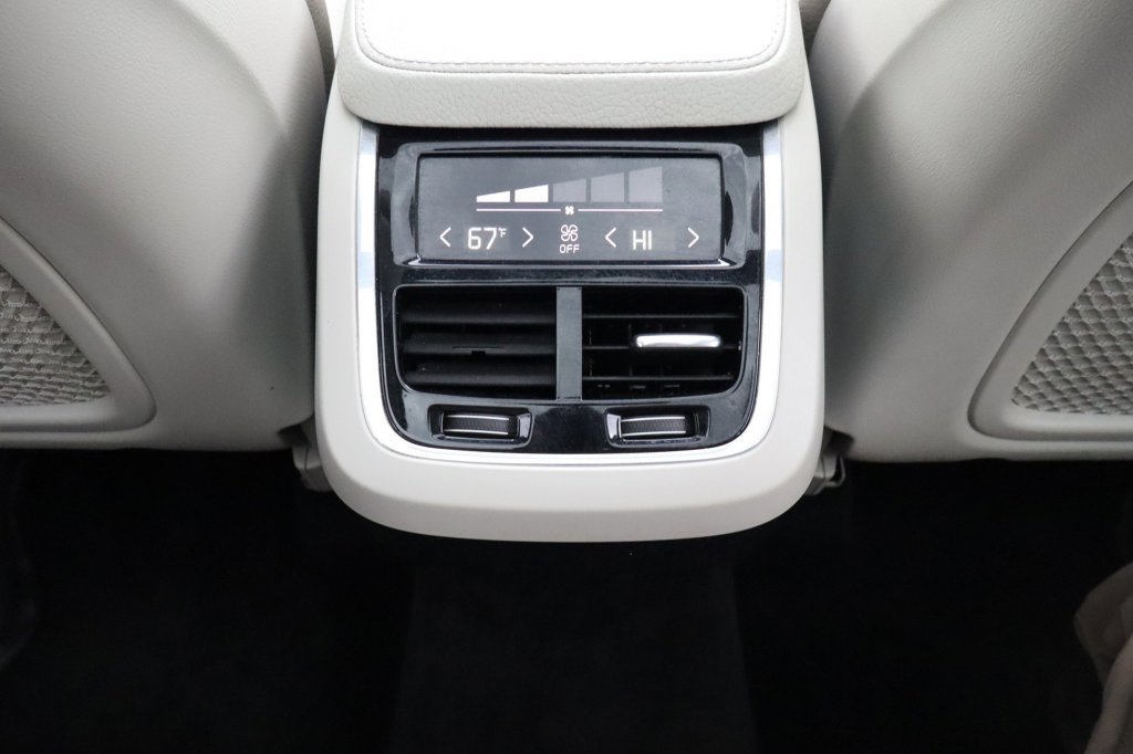 Used 2016 Volvo XC90 T6 Momentum w/ Momentum Plus Package AWD/4WD image 35