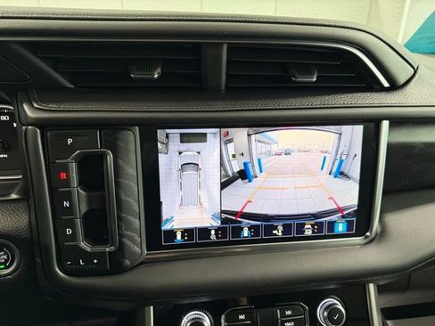 Used 2021 GMC Yukon Denali w/ Denali Premium Package image 29