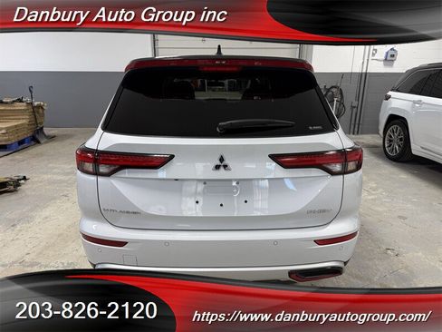 Used 2024 Mitsubishi Outlander 4WD Plug-In Hybrid image 5