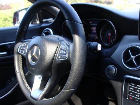 Used 2018 Mercedes-Benz CLA 250 image 10